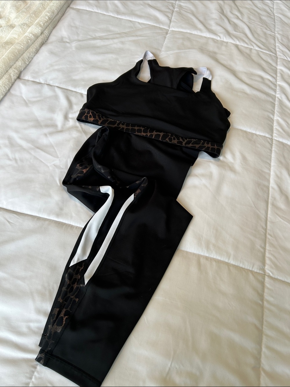 ZYIA Black Leggings with White and Brown Giraffe Accent & bra